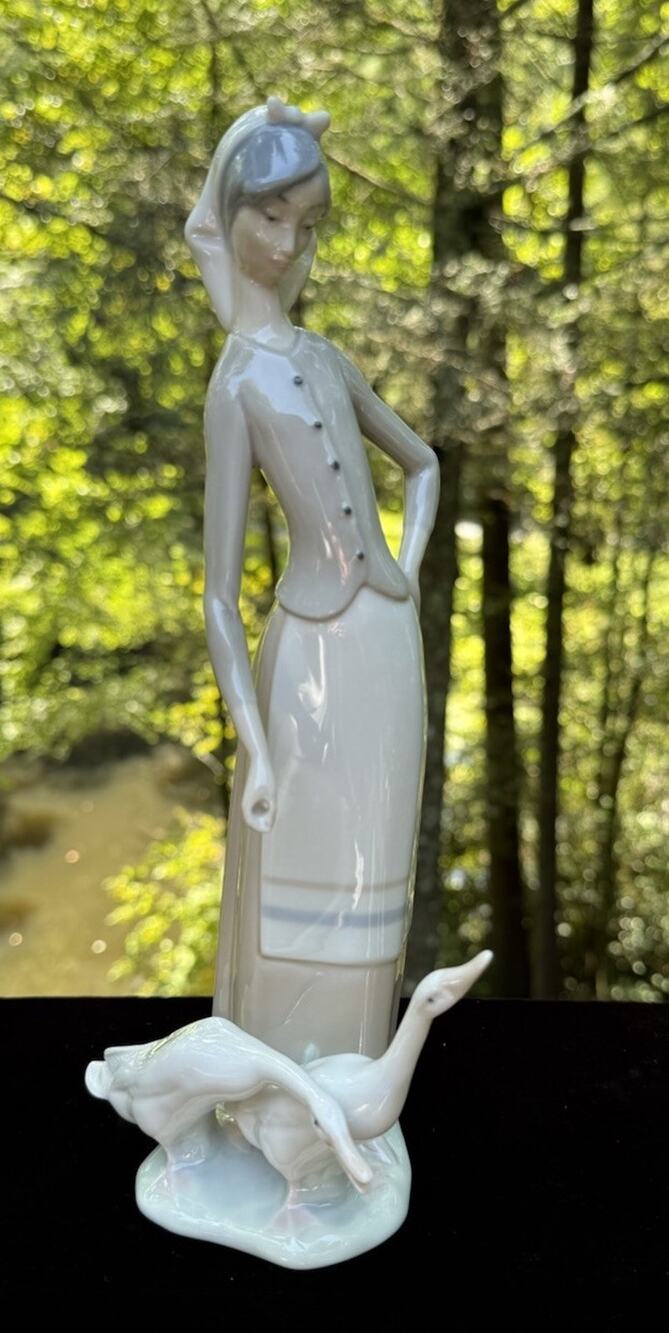 Lladro Lady with Geese Figurine Porcelain Woman Ducks Spain Daisa Vintage